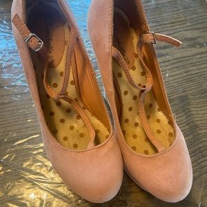 Cute light pink pump wedges